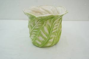 lot 70 image: Vintage Cabbage Leaf Canister, 11 x 9.5