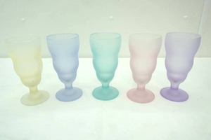 lot 71 image: Vintage Libbey Watusi frosted Pastel soda fountain glasses (5)