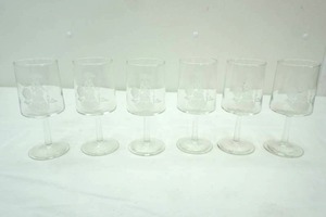 lot 83 image: Vintage Avon Mrs. Albee Glasses (6)