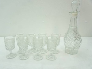 lot 94 image: Vintage Anchor Hocking Wexford glass decanter with 8 wine glass cups