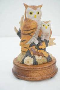 lot 115 image: Vintage San Francisco Music box company Owls