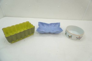 lot 135 image: Vintage Green Aborn Calif G2 planter box, Purple trivet bowl, Estee Lauder Porcelain bowl