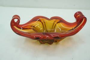 lot 174 image: Vintage Italian Murano art glass bowl