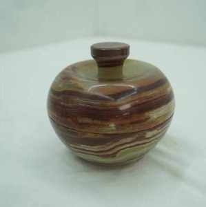 lot 176 image: Vintage Banded Onyx apple jar