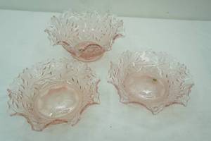 lot 181 image: Vintage Westmoreland Glass Pink Iridescent Ruffled Round Bowls in Wildflower & Lace Pattern