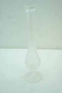 lot 232 image: Vintage Satin Fenton Glass Water Lily Swung Vase