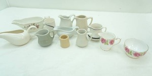 lot 238 image: Vintage China, Ironstone creamers, sugars, gravy boats