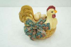 lot 242 image: Vintage Arnels Ceramic Chicken Planter. 1976