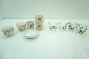 lot 246 image: Vintage China Tea Cups 7 Condiment Bowls, Hand-Painted Clear Glass Sugar & Creamer Sets
