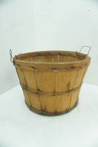 lot 258 image: Apple Basket 14.5x9.5