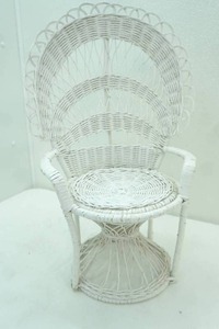 lot 259 image: White Wicker Peacock Chair for Dolls