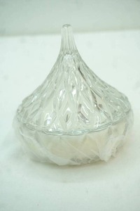 lot 265 image: Crystal Hersheys Kiss Candy Dish Candle. Patchouli & Pine