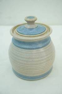 lot 275 image: Handmade Stoneware Pottery Canister wLid