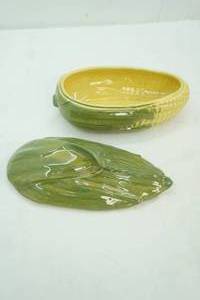 lot 276 image: Shawnee Pottery Corn King Covered Casserole Dish. USA