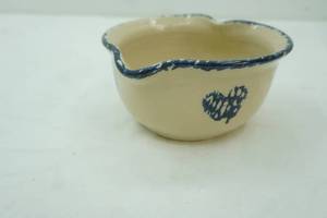 lot 280 image: Vintage Marshall Pottery Heart-Shaped Spongeware Bowl