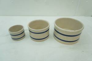lot 299 image: Vintage Robinson Ransbottom (RRP Co.) Stoneware Nesting Crocks