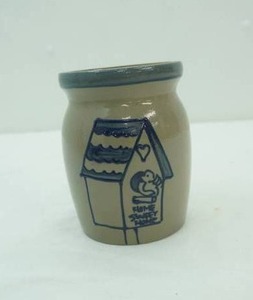 lot 306 image: Vintage Salt Glazed Crock by Beaumont Brothers Pottery,5.5 x4