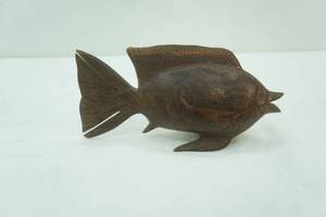 lot 315 image: Hand Carved wooden angel fish, 11 long