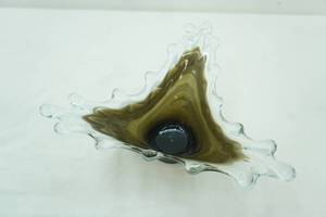 lot 318 image: Vintage Murano attributed green art glass centerpiece bowl in leaf like formation,11 x6