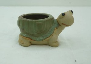 lot 320 image: Ceramic Turtle planter, 2.5 x5