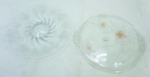 lot 326 image: Mikasa Cake plate Christmas berries platter, clear glass platter