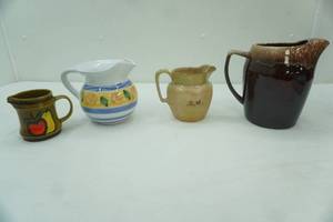 lot 334 image: Vintage Pitchers and Coffee Mug. Kathy Kale Blown Glaze, Villeroy & Boch Gallo Calvados Mug