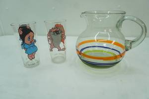 lot 343 image: Vintage 1973 Looney Tunes Pepsi Collector Series Glasses & Clear Glass Pitcher wcolored stripes