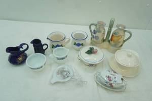 lot 350 image: Ceramic Olive Oil Claret Set Porcelain and Ceramic Covered Dishes, Stoneware Sugar and Creamer Set, Blue Ceramic Creamer, Blue China Creamer