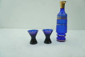 lot 356 image: Vintage Bohemian Cobalt Blue and Gold Glass Decanter Set with 2 Cordial Glasses