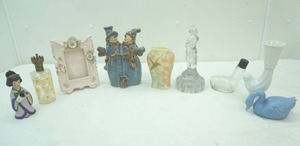 lot 373 image: Collection of Crystal, Ceramic, and Porcelain Items