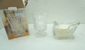 lot 380 image: Lead Crystal Sleigh Candle Fifth Avenue Crystal Vase