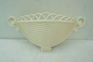 lot 396 image: Vintage Curwood Cream Wall PocketPlanter
