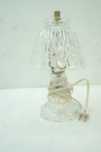 lot 398 image: Vintage Princess House Heritage Collection Small Electric Lamp w Etched Floral Pattern