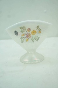 lot 443 image: Fenton Opalescent Iridescent Fan Vase