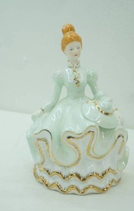 lot 463 image: Vintage Kaldun & Bogle Victorian Lady Porcelain Musical Figurine