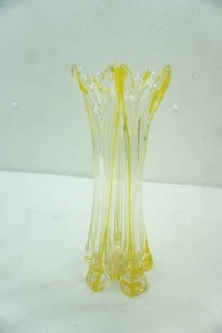 lot 465 image: Vintage Clear and Yellow Glass Swung Vase
