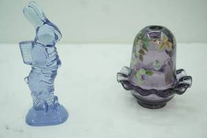 lot 492 image: Purple Glass Easter Bunny Rabbit Figurine, Fenton Grape Arbor on Violet Fairy Light