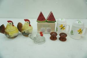 lot 504 image: Collection of Vintage Salt & Pepper Shakers