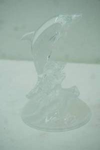 lot 552 image: Vintage Cristal dArques 24% lead crystal dolphin figurine. 6.25 tall