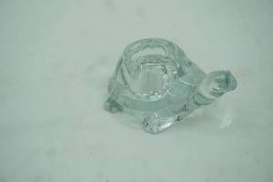 lot 560 image: Indiana Glass Turtle Votive Candle Holder