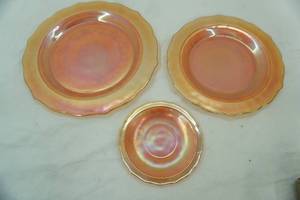 lot 571 image: Vintage Federal Glass Normandie Marigold Depression Glass Saucer and Plates