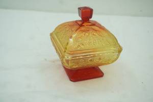 lot 578 image: Vintage Jeannette Glass Amberina Acorn and Oak Leaf Covered Candy Dish