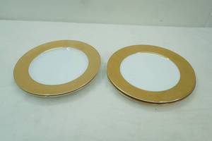 lot 594 image: Federated Department Stores 1994. Gold Toned () Detail. 12 diameter