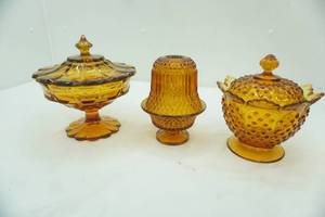 lot 604 image: Vintage Amber Gold Glass Pieces. Fenton and More