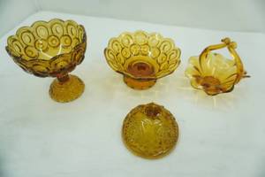lot 605 image: Vintage Amber Gold Glass Pieces. LE Smith, Fenton and more