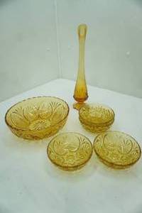 lot 606 image: Vintage Anchor Hocking Medallion Honey Gold Glass Serving Bow and Smaller Bowls Vintage Fenton Valencia Amber Swung Glass Vase