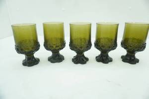 lot 627 image: Amethyst Purple Hand-Blown Glass Vases and Cups