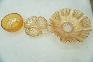 lot 631 image: Vintage Marigold Carnival Glass Pieces Fenton, Jeannette and more