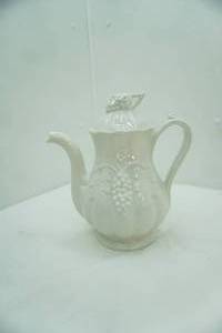 lot 638 image: Vintage Red Cliff Ironstone CoffeeTea Pot in the Grape Pattern