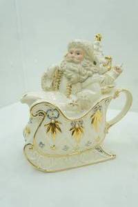 lot 640 image: Lenox Florentine & Pearl Santa Teapot. 24K Gold Accents and Faux Pearls
